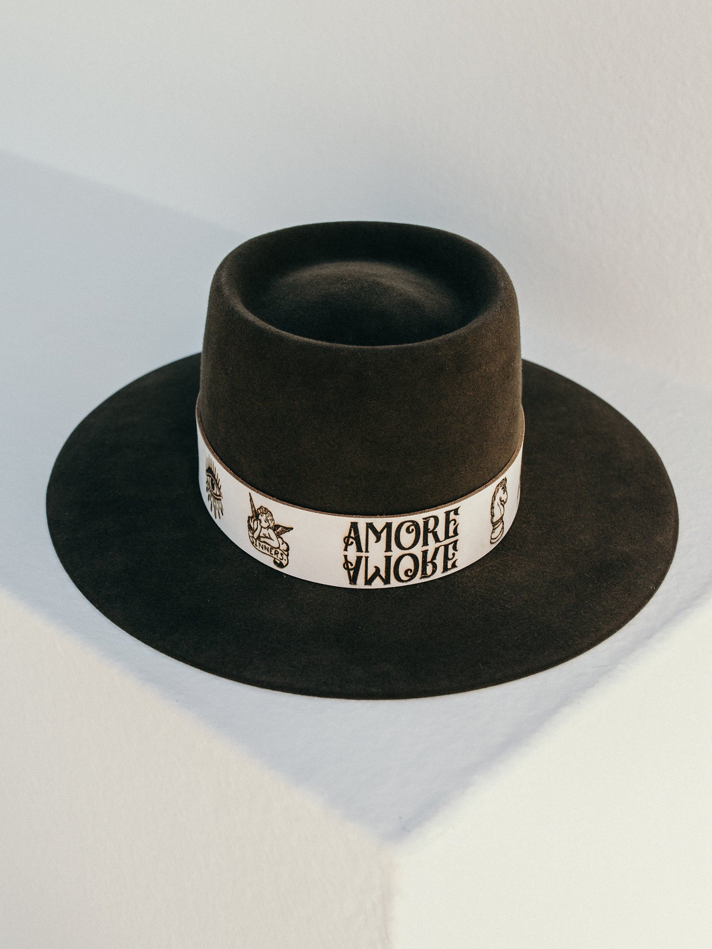 Amore Vagabond the Brand Crown of the Vagabond Handmade in Mallorca